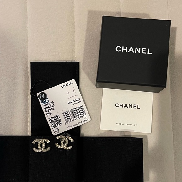 SOLD Chanel CC Gold/Crystal Earrings/ Studs  21B - New! - Picture 3 of 10
